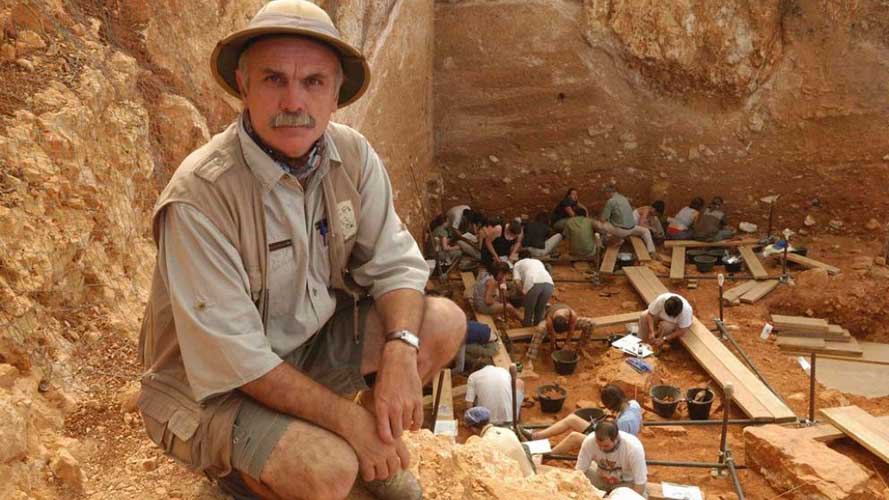 L’Equip  Científic de l’Àrea de Prehistòria de la URV encapçalat per Eudald Carbonell. 