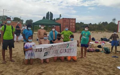 La Playa Llarga clama contra los residuos del mar