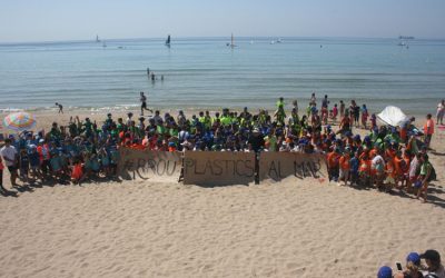 Mare Terra, 30 anys conscienciant sobre les platges i el perill dels plàstics